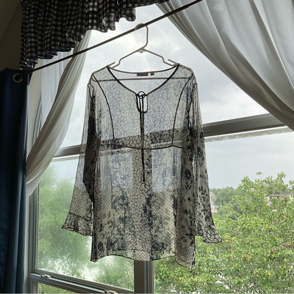 Susan Graver Blouse, Beach Cover Up, Size 1X, Navy & Cream floral, Long Sleeves - Picture 5 of 11